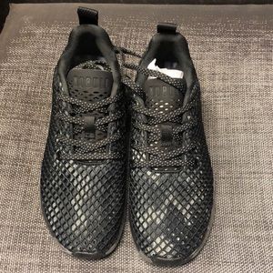Diamond Mesh Runner